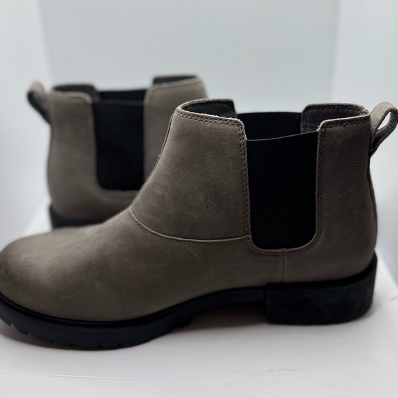 NWOT SOREL Women's Emelie II Chelsea Size: 9 Color: Quarry/Black - Picture 14 of 14